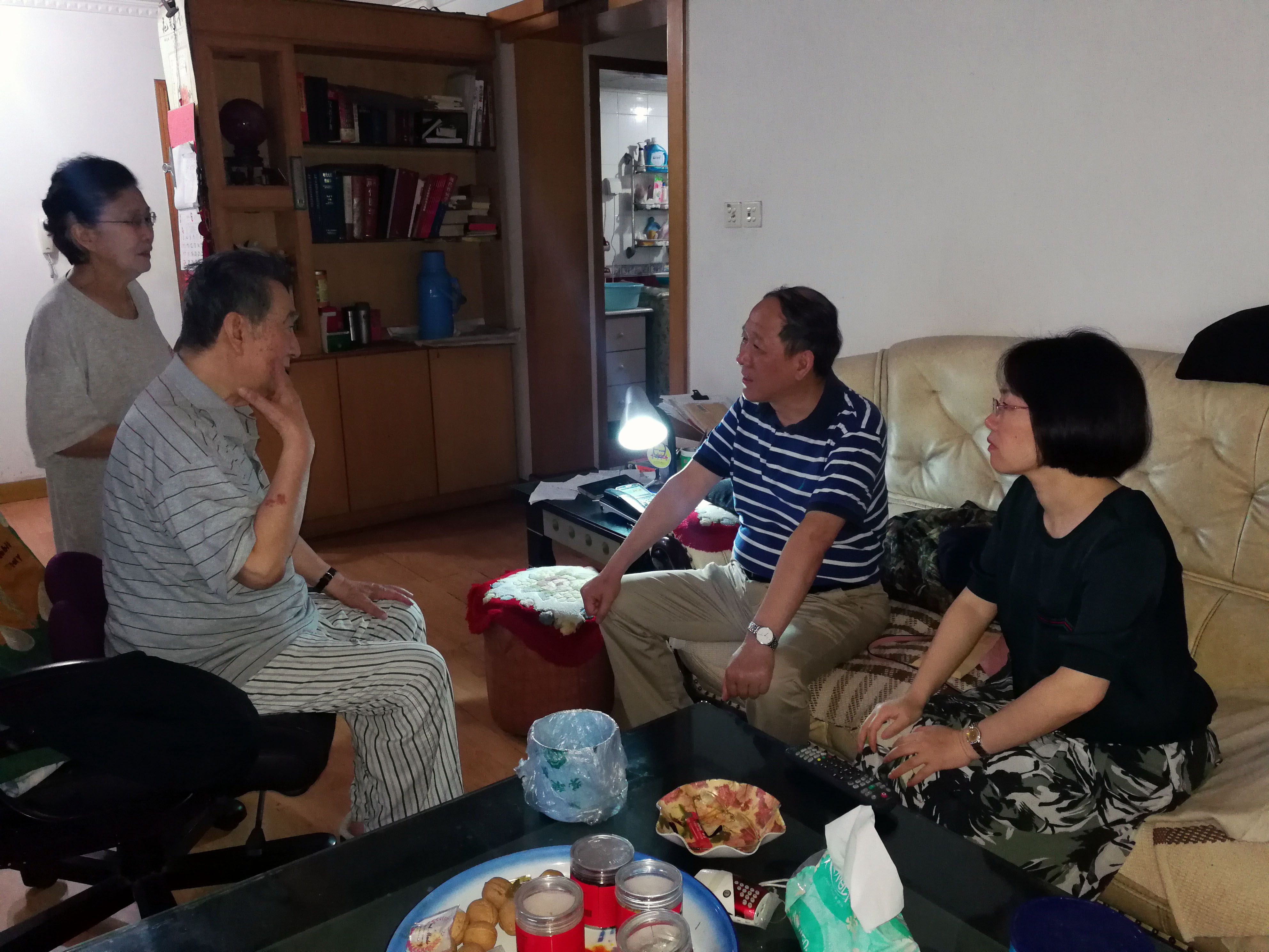 3.慰問(wèn)熊朝柱.jpg 3.慰問(wèn)熊朝柱.jpg