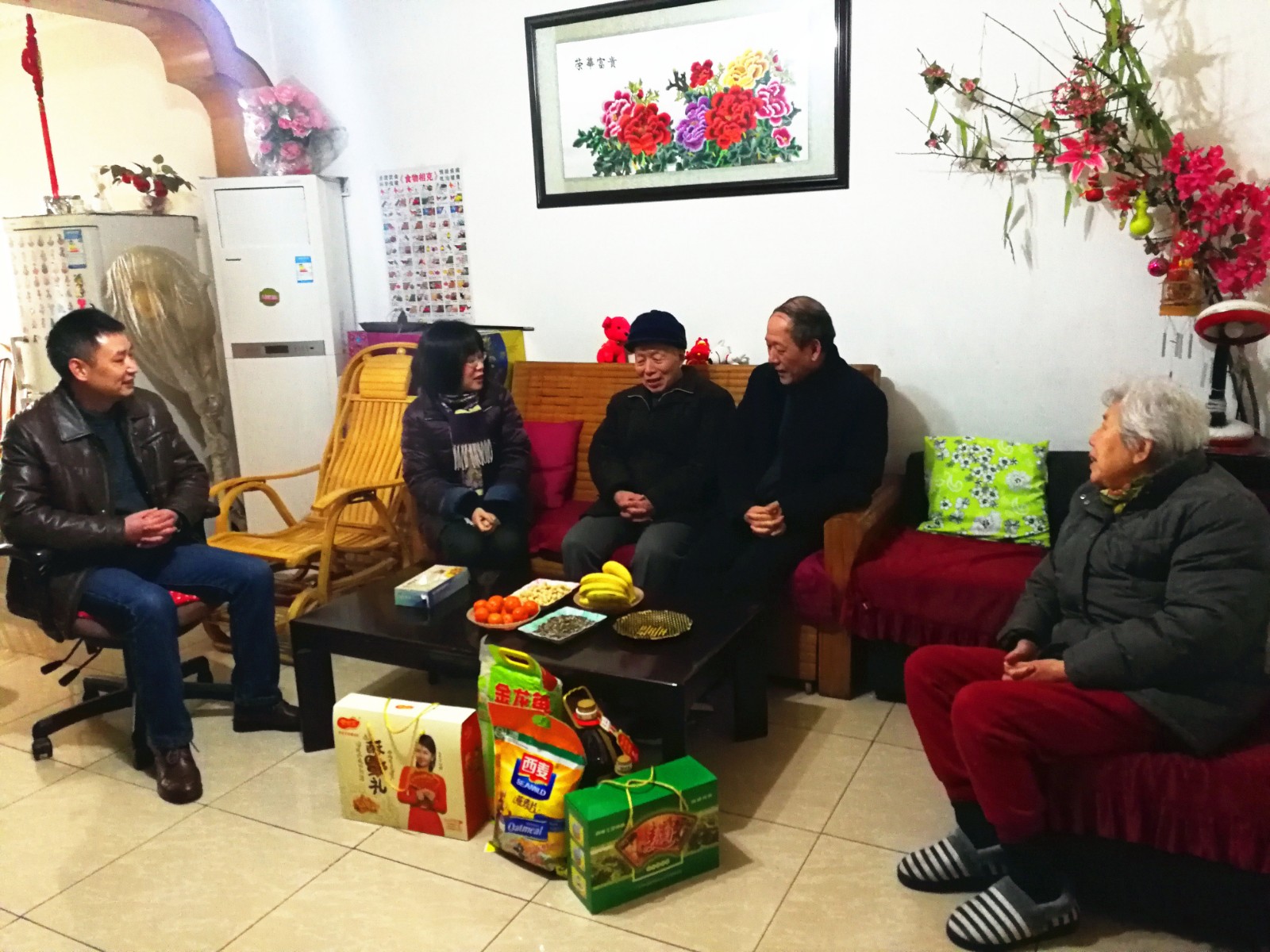 1.慰問(wèn)離休干部黃理高.jpg 1.慰問(wèn)離休干部黃理高.jpg